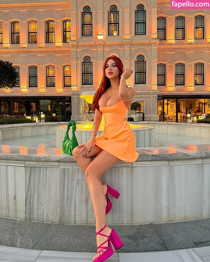 Demet Ozturk Onlyfans Photo Gallery 