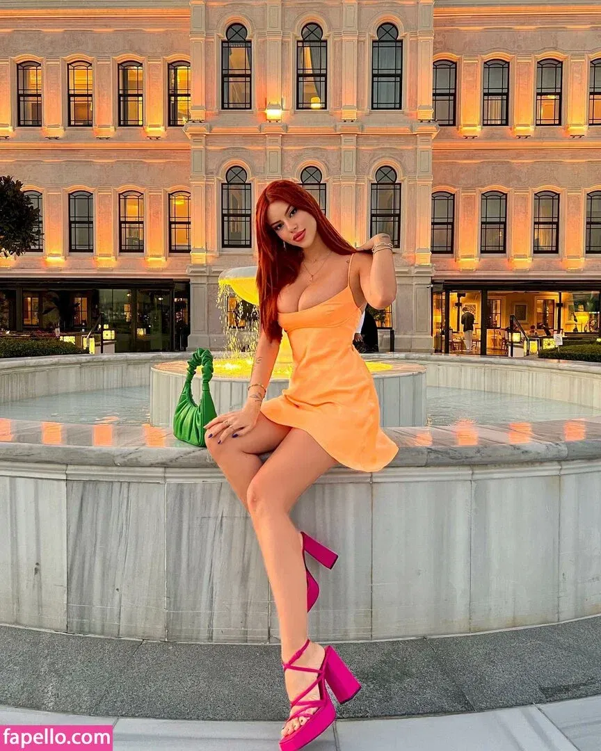 Demet Ozturk Onlyfans Photo Gallery 