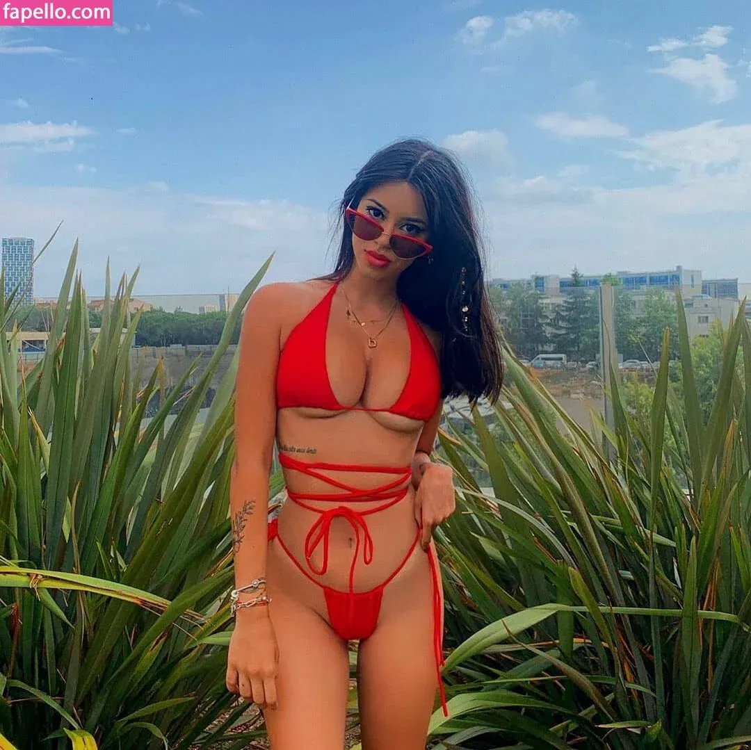 Demet Ozturk Onlyfans Photo Gallery 