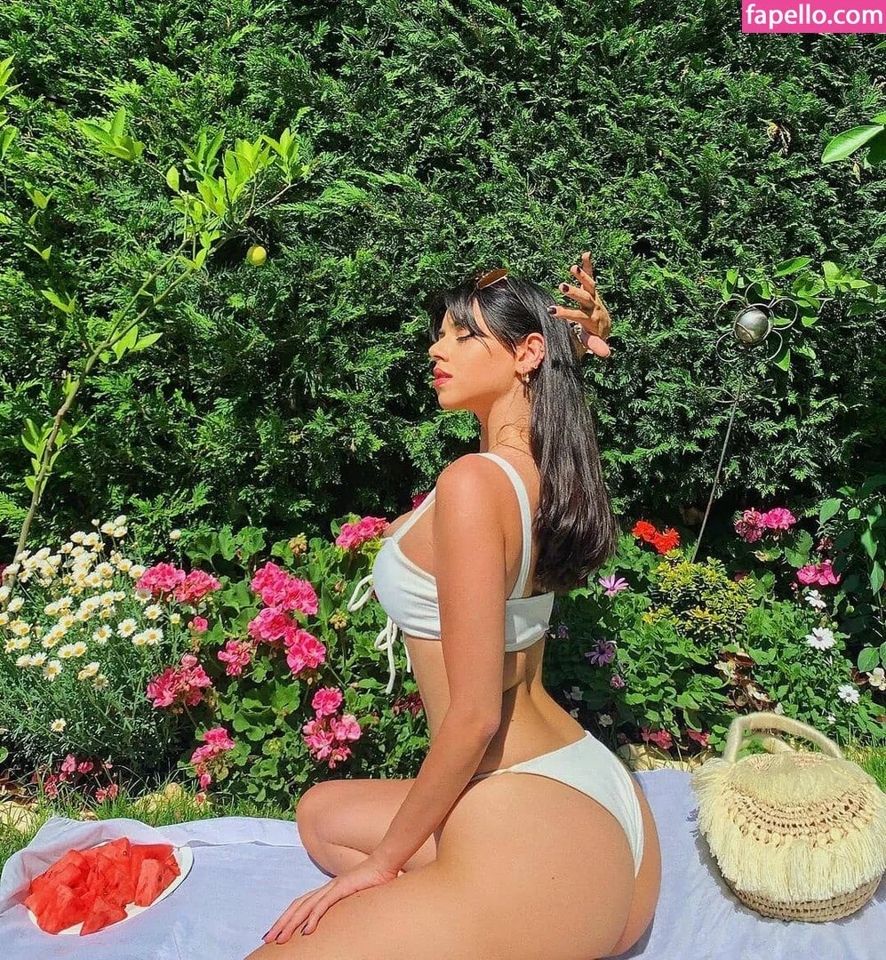 Demet Ozturk Onlyfans Photo Gallery 