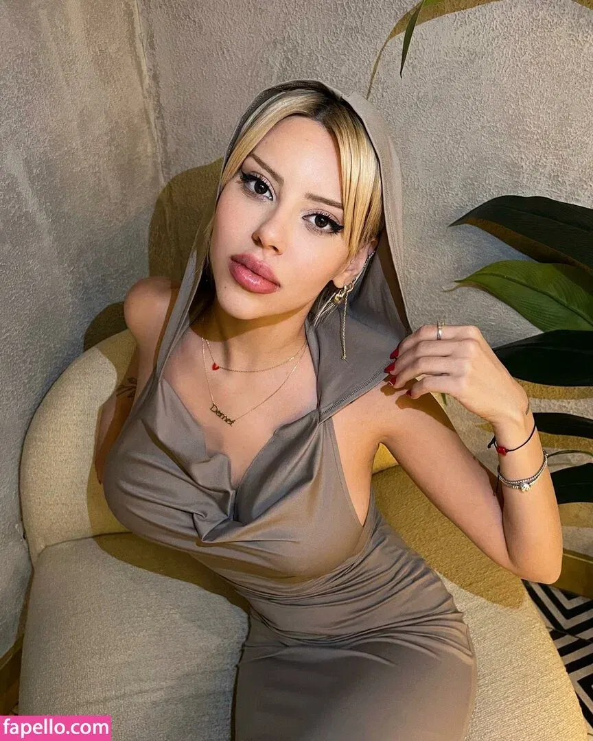 Demet Ozturk Onlyfans Photo Gallery 