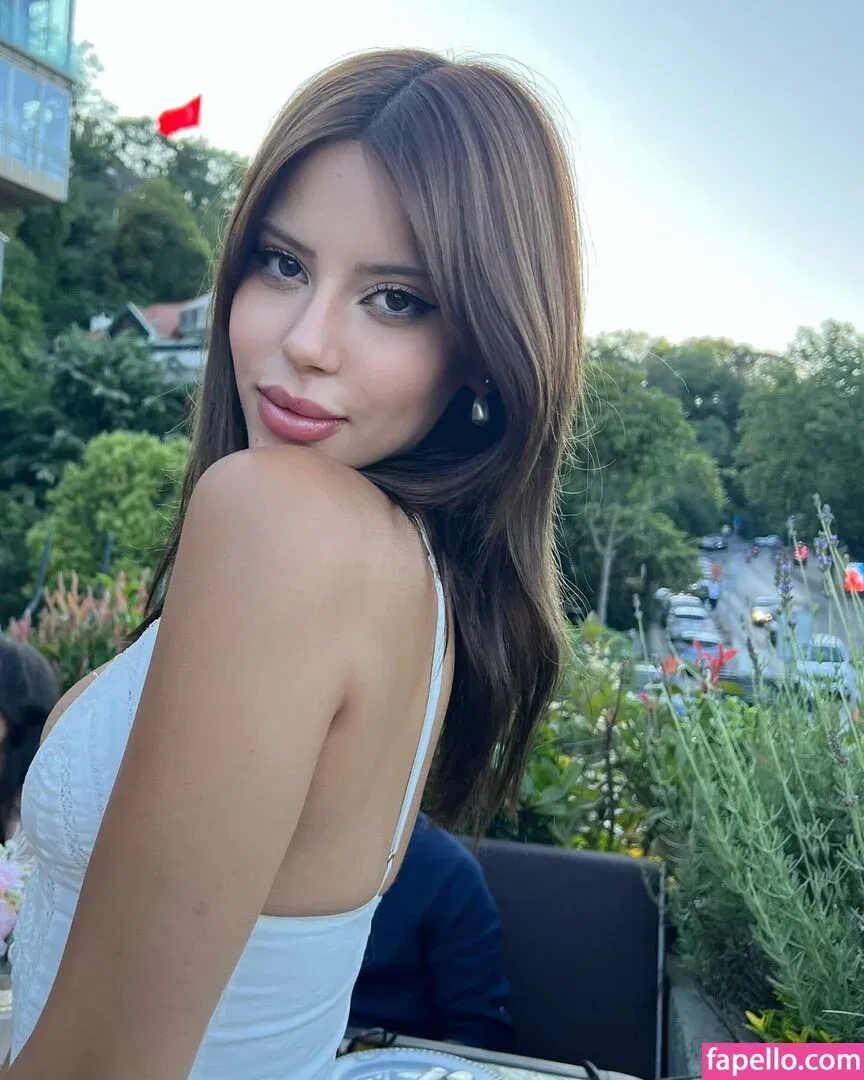 Demet Ozturk Onlyfans Photo Gallery 