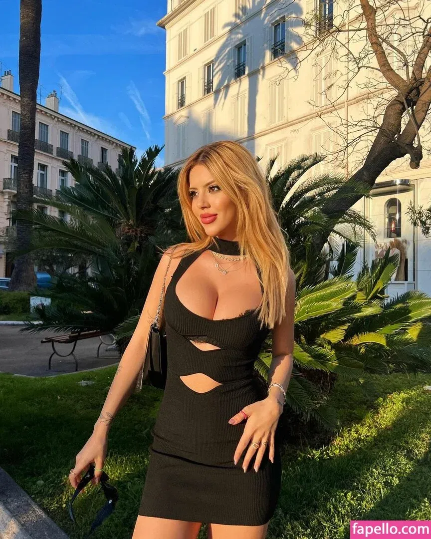 Demet Ozturk Onlyfans Photo Gallery 