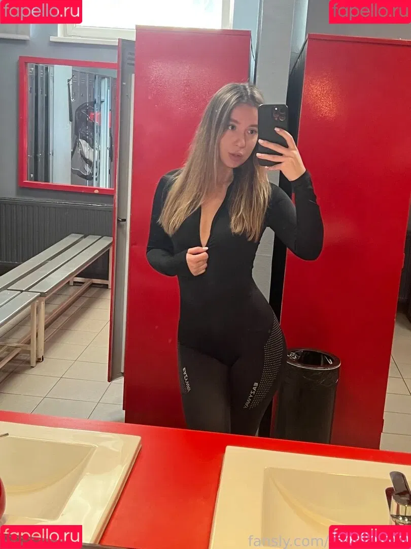 Polina Azarova Onlyfans Photo Gallery 