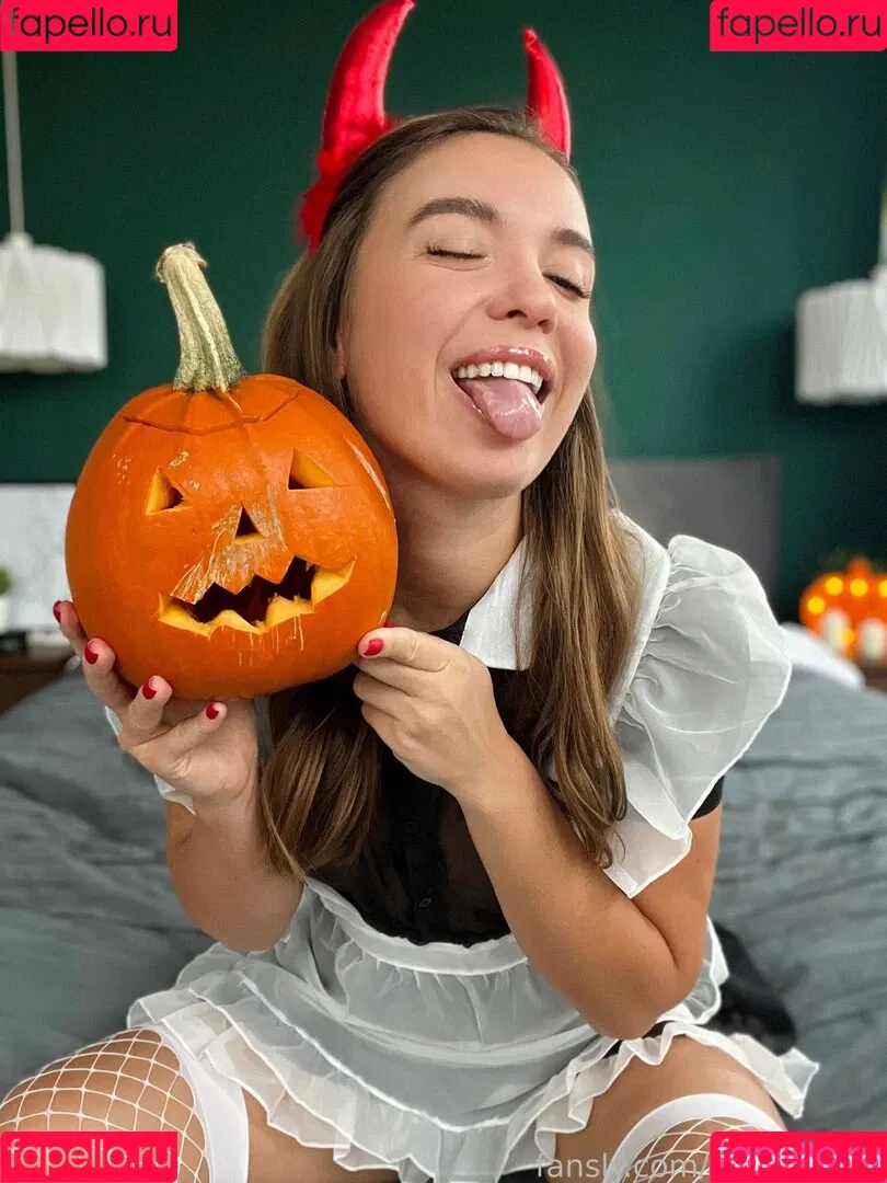 Polina Azarova Onlyfans Photo Gallery 