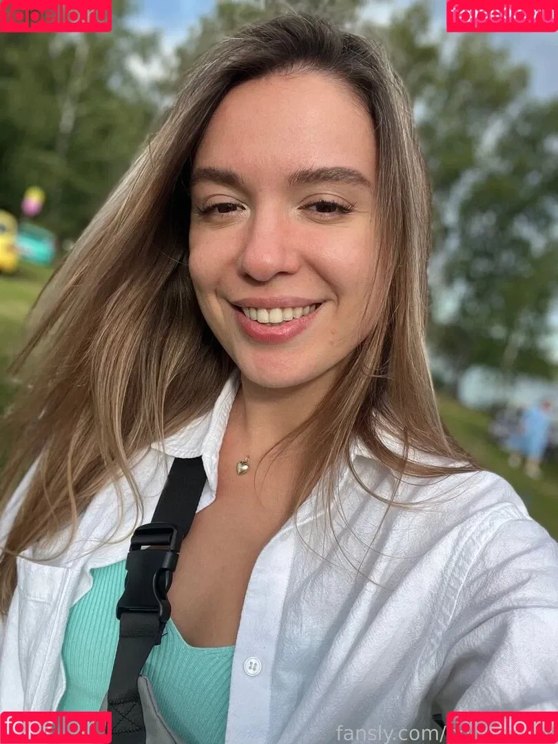 Polina Azarova Onlyfans Photo Gallery 