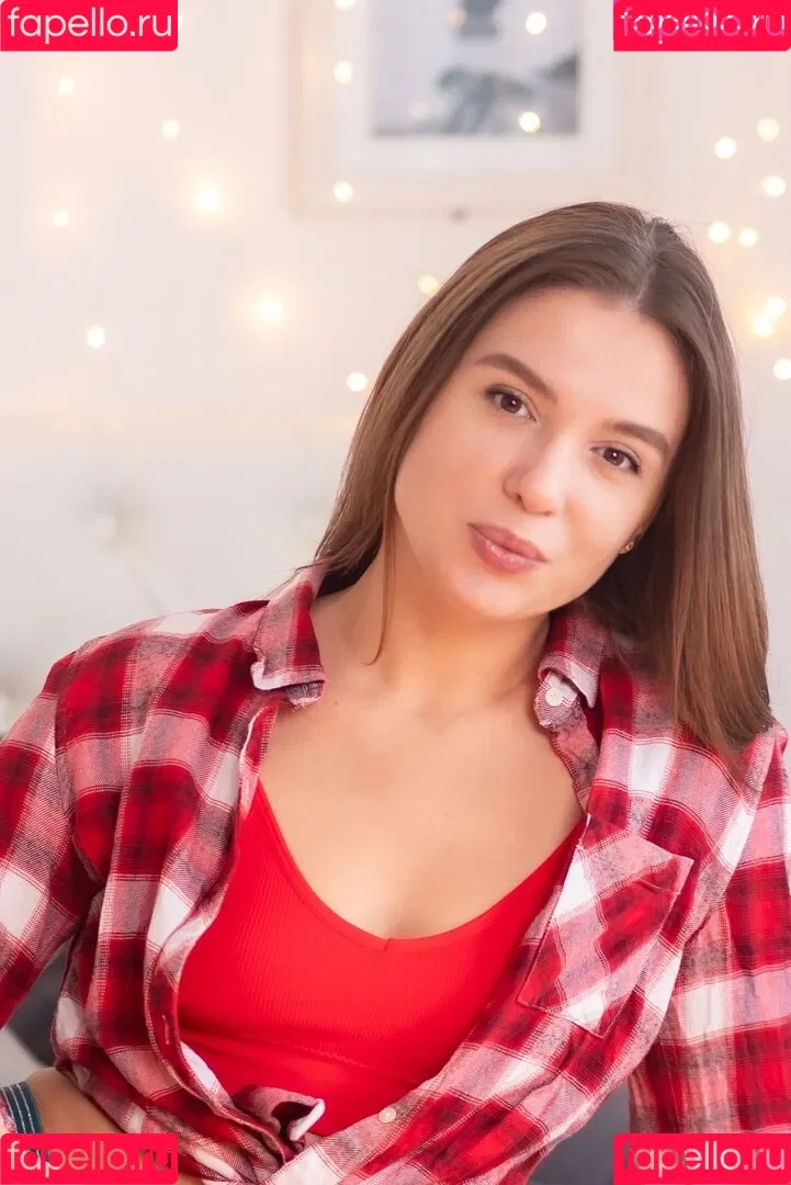 Polina Azarova Onlyfans Photo Gallery 