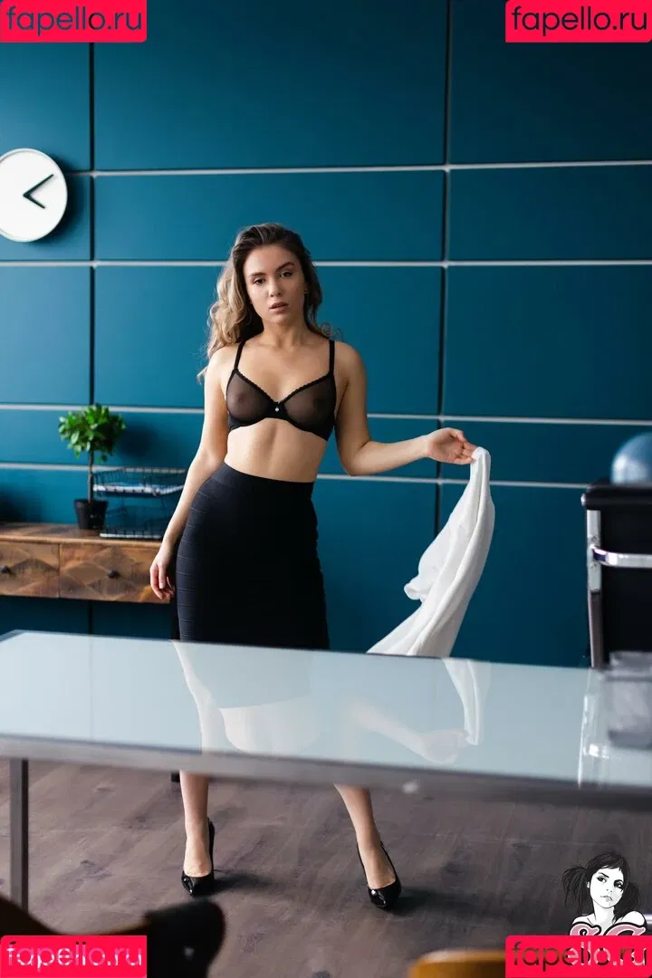 Polina Azarova Onlyfans Photo Gallery 
