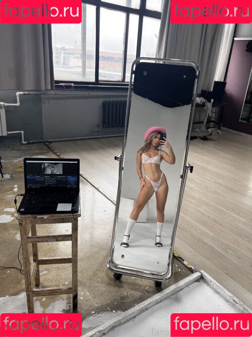 Polina Azarova Onlyfans Photo Gallery 