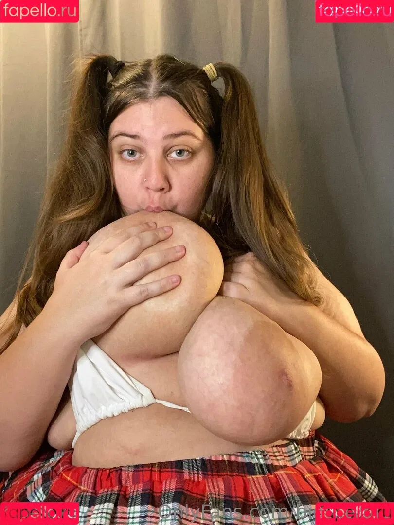 bigtittybi1 Onlyfans Photo Gallery 