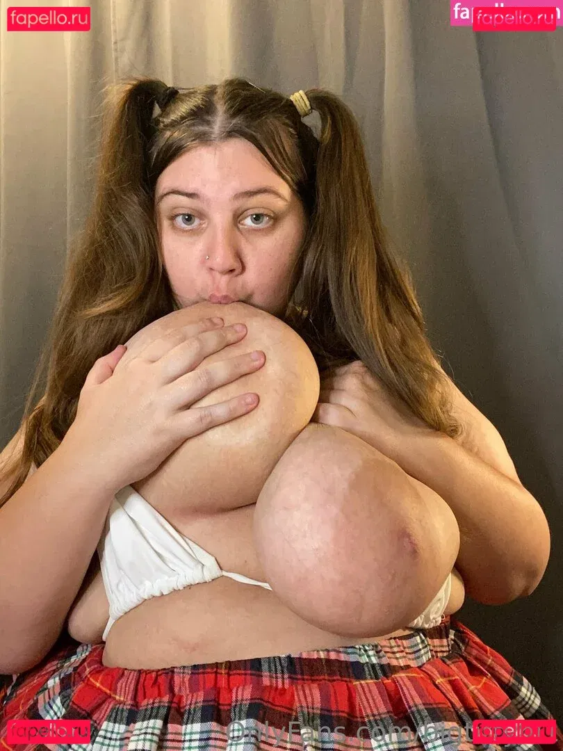 bigtittybi1 Onlyfans Photo Gallery 