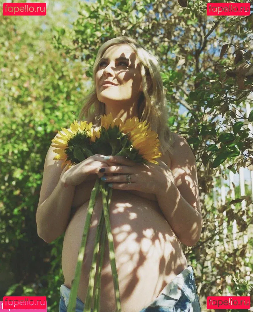 Renee Paquette Onlyfans Photo Gallery 