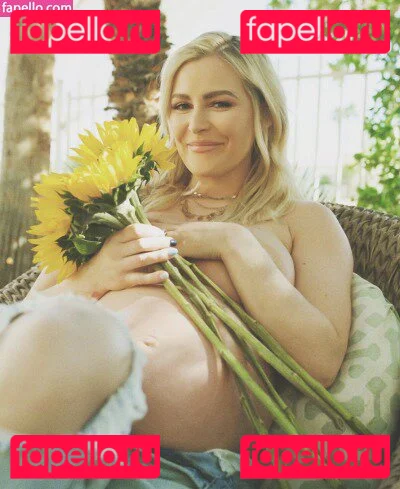 Renee Paquette Onlyfans Photo Gallery 