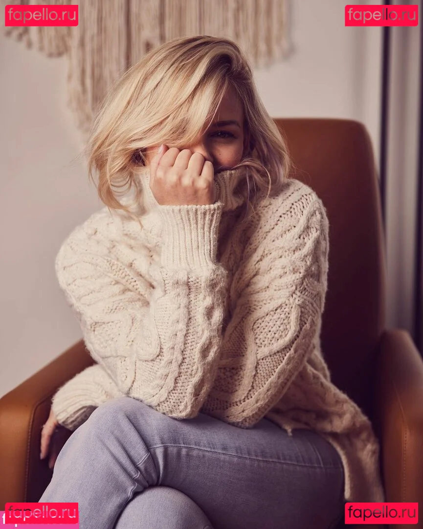 Renee Paquette Onlyfans Photo Gallery 