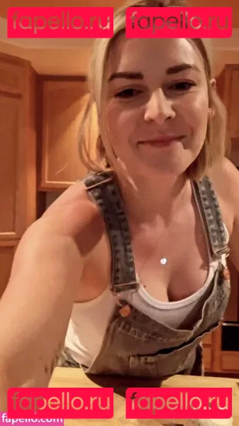 Renee Paquette Onlyfans Photo Gallery 