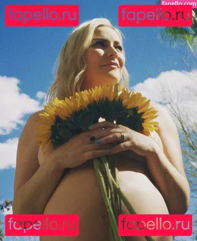 Renee Paquette Onlyfans Photo Gallery 