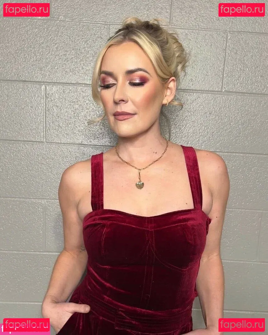 Renee Paquette Onlyfans Photo Gallery 