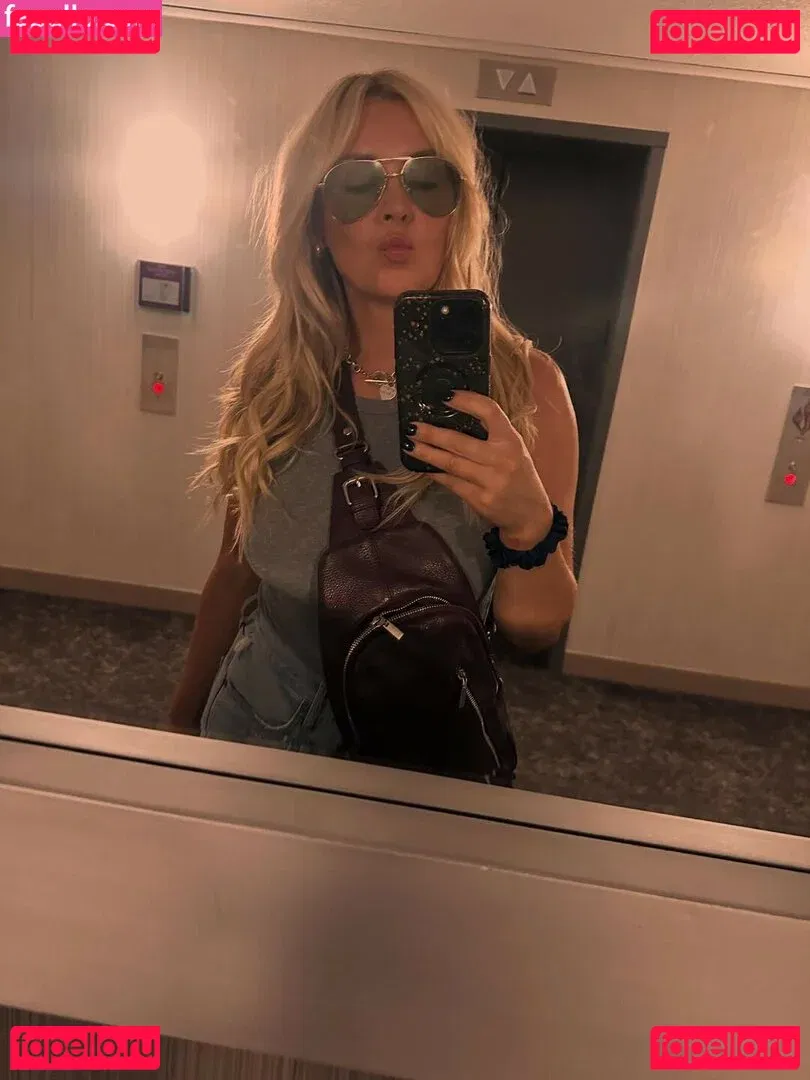 Renee Paquette Onlyfans Photo Gallery 