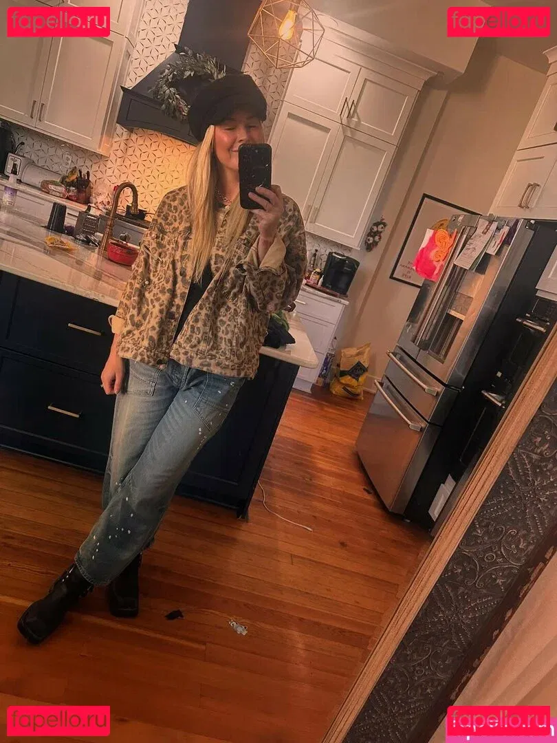 Renee Paquette Onlyfans Photo Gallery 