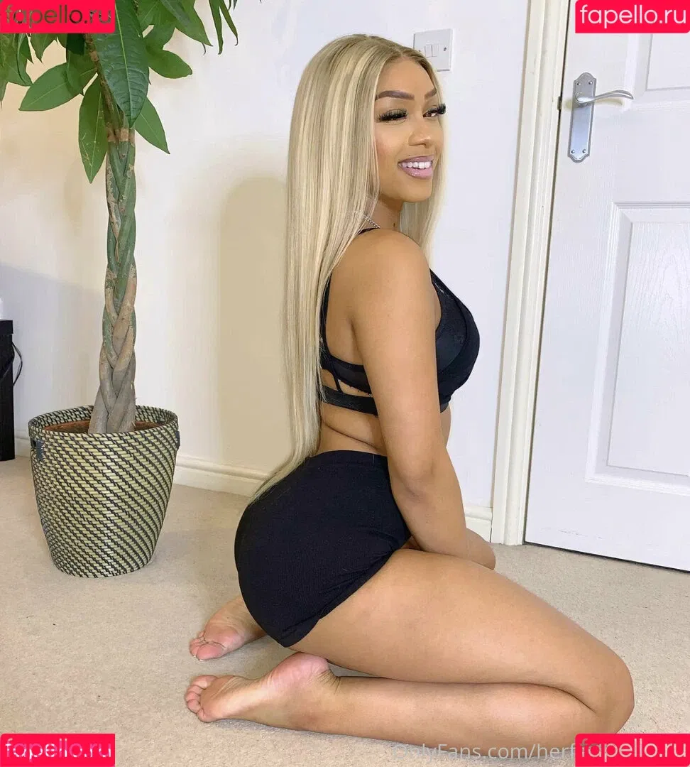 herfeetonfleek_ Onlyfans Photo Gallery 