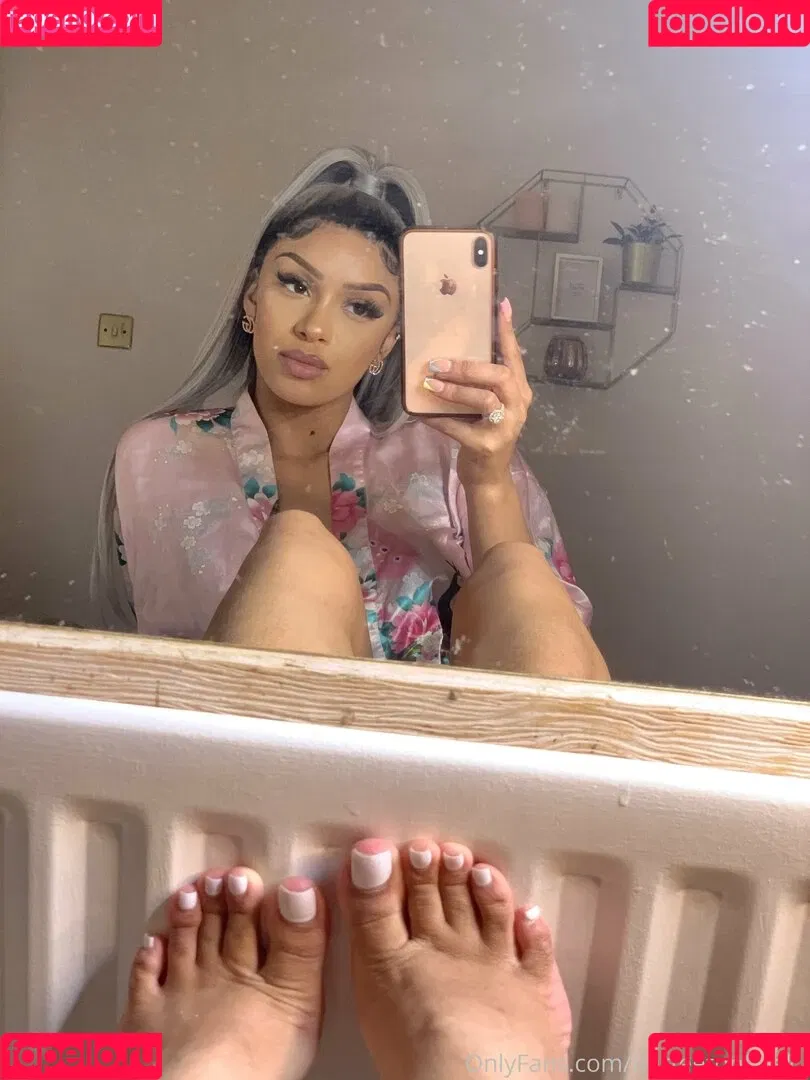 herfeetonfleek_ Onlyfans Photo Gallery 