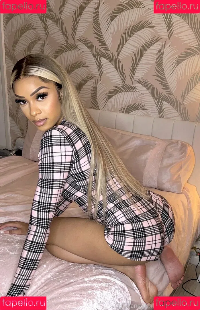 herfeetonfleek_ Onlyfans Photo Gallery 