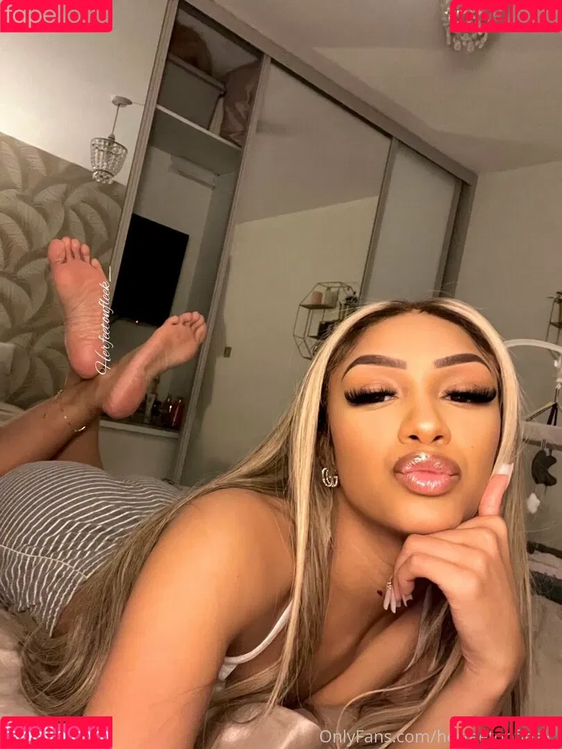 herfeetonfleek_ Onlyfans Photo Gallery 