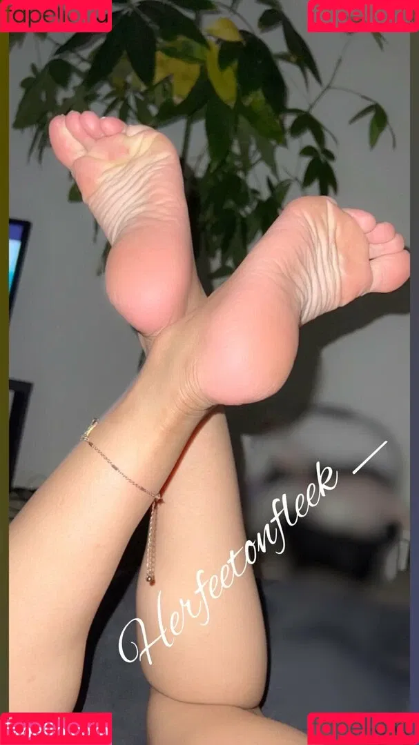 herfeetonfleek_ Onlyfans Photo Gallery 