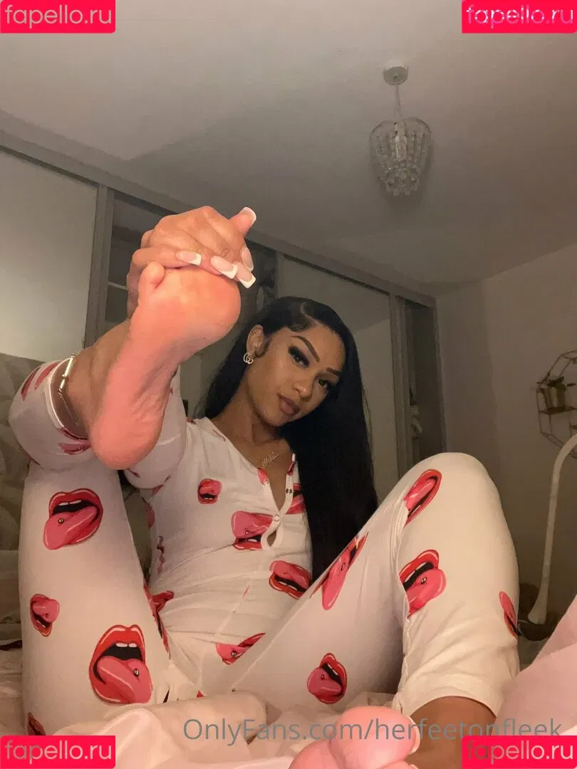 herfeetonfleek_ Onlyfans Photo Gallery 