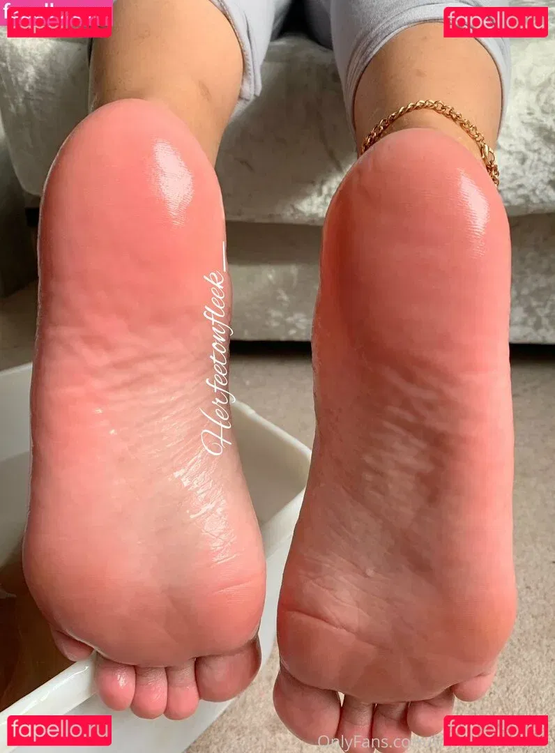 herfeetonfleek_ Onlyfans Photo Gallery 