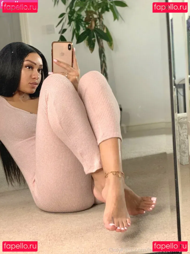 herfeetonfleek_ Onlyfans Photo Gallery 