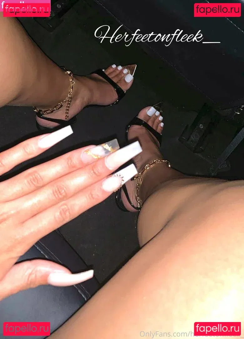 herfeetonfleek_ Onlyfans Photo Gallery 
