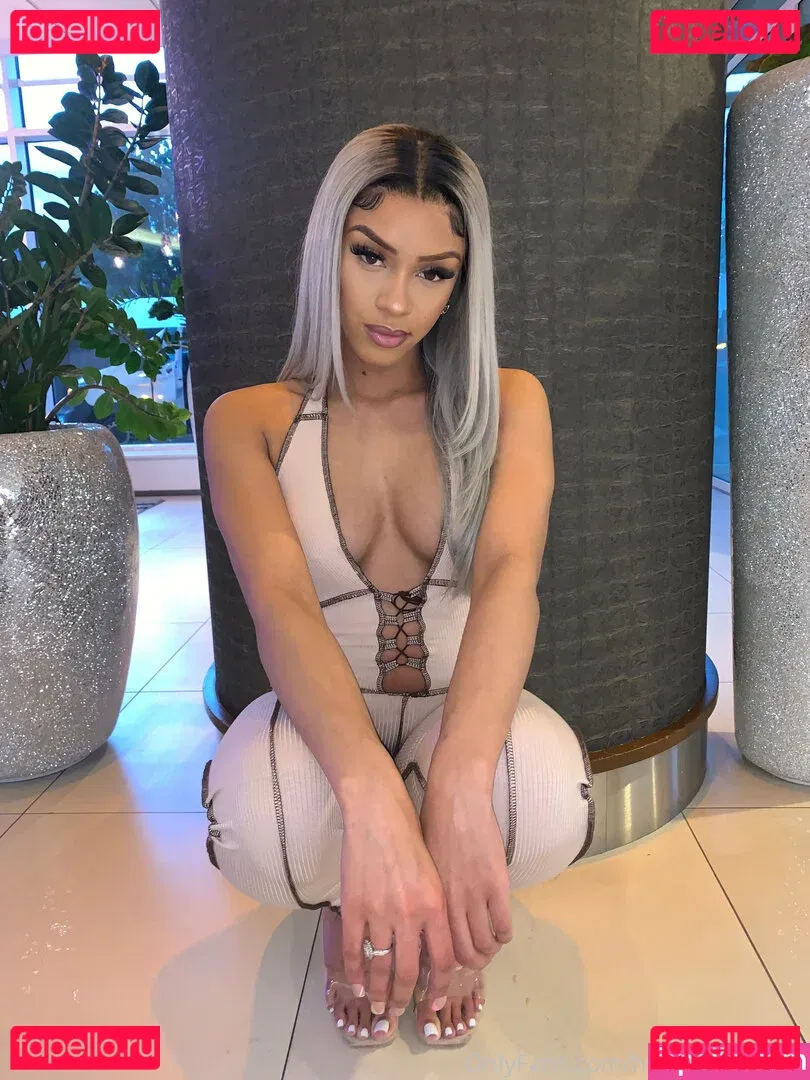 herfeetonfleek_ Onlyfans Photo Gallery 