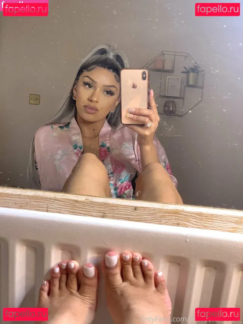 herfeetonfleek_ Onlyfans Photo Gallery 