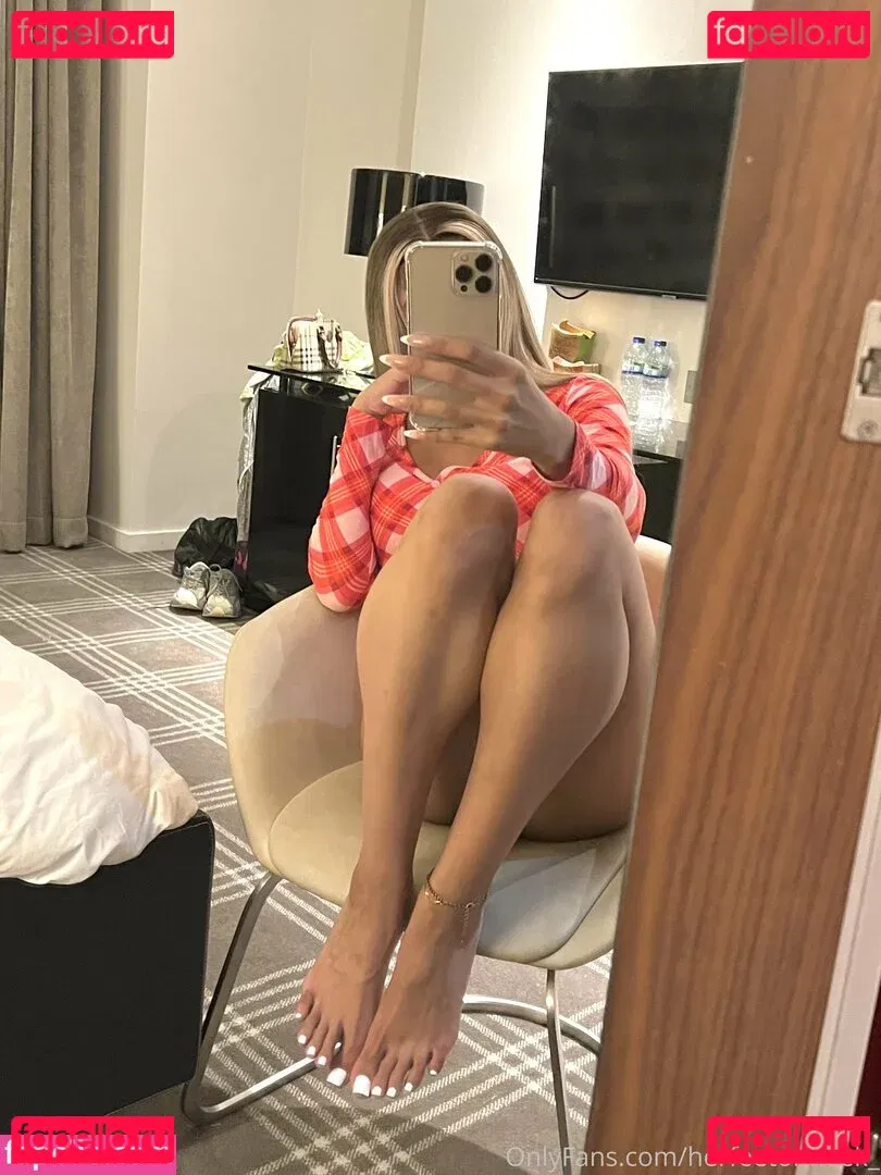 herfeetonfleek_ Onlyfans Photo Gallery 
