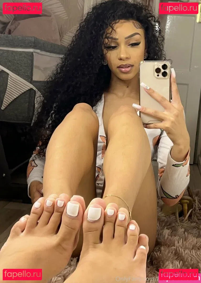 herfeetonfleek_ Onlyfans Photo Gallery 