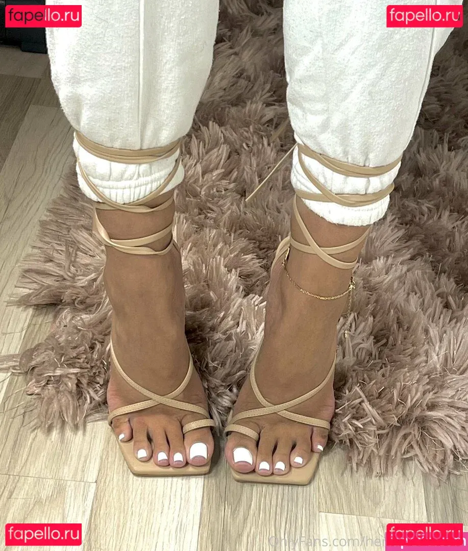 herfeetonfleek_ Onlyfans Photo Gallery 