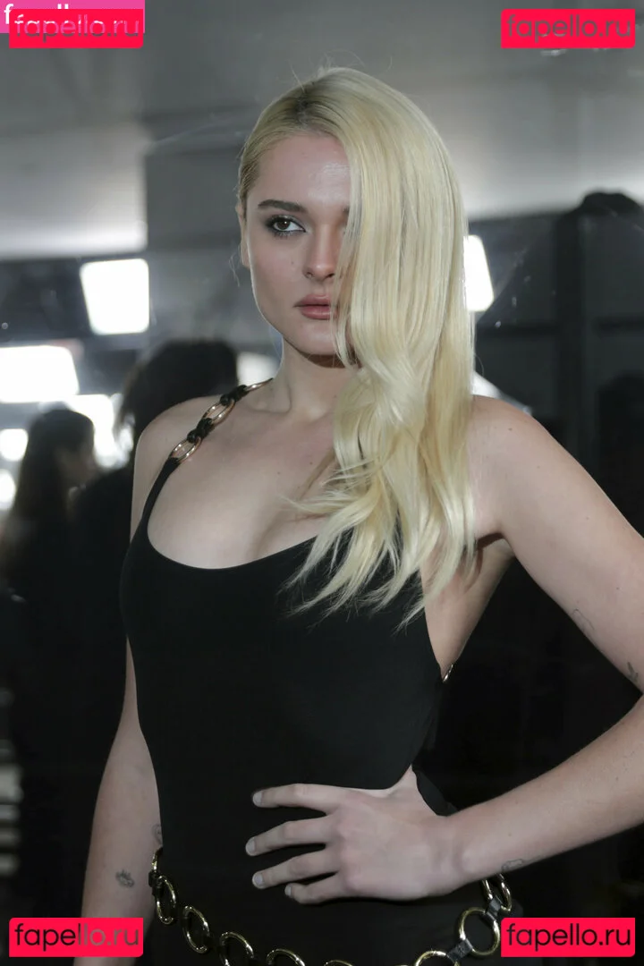 Charlotte Lawrence Onlyfans Photo Gallery 