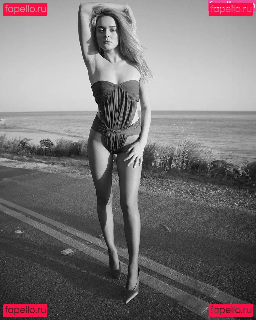 Charlotte Lawrence Onlyfans Photo Gallery 