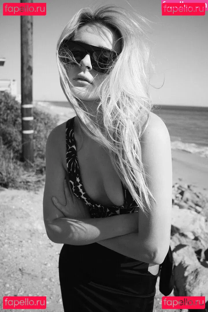 Charlotte Lawrence Onlyfans Photo Gallery 