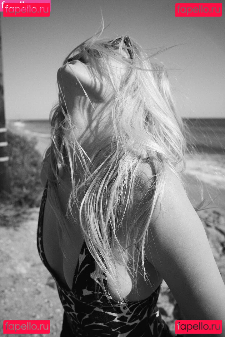 Charlotte Lawrence Onlyfans Photo Gallery 