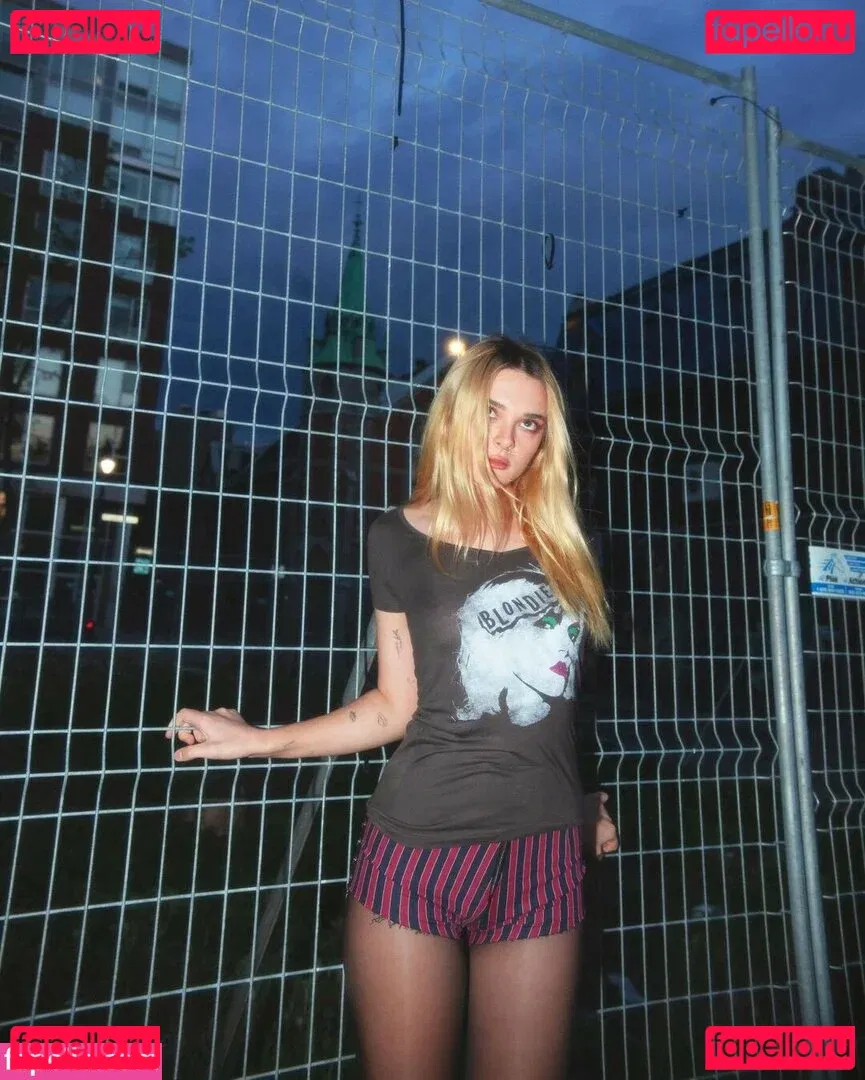 Charlotte Lawrence Onlyfans Photo Gallery 