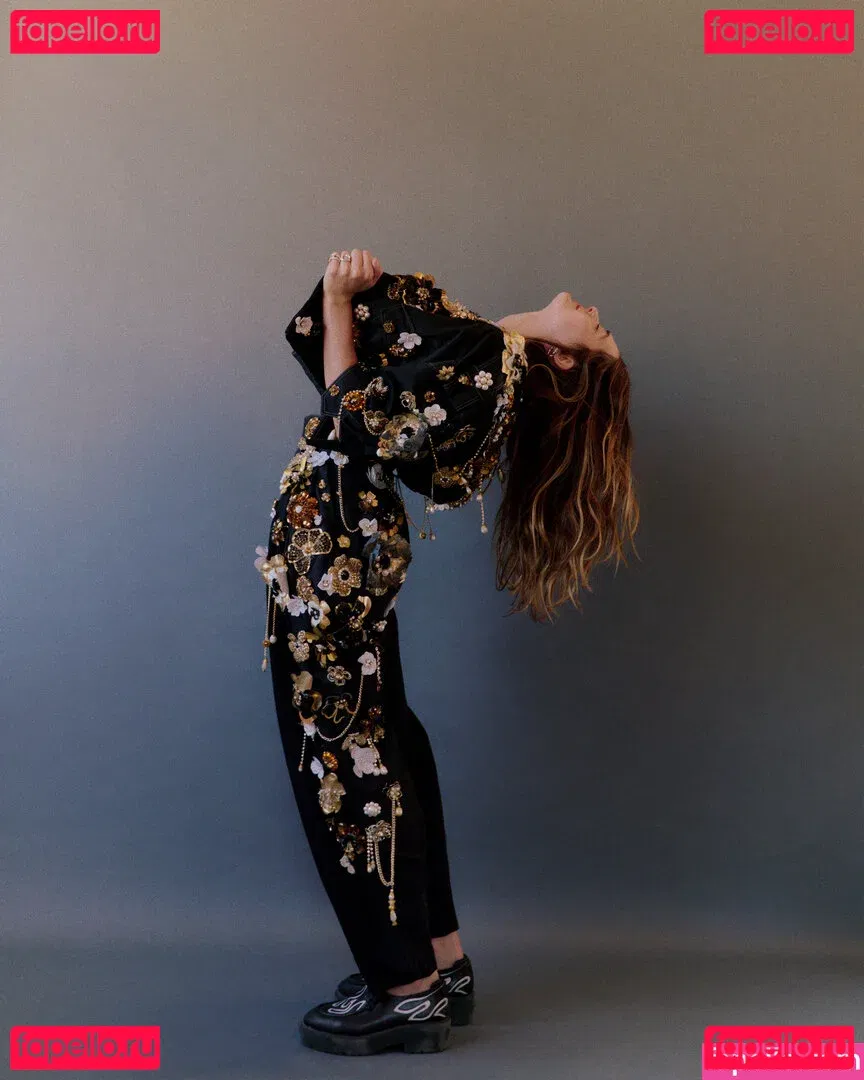 Charlotte Lawrence Onlyfans Photo Gallery 