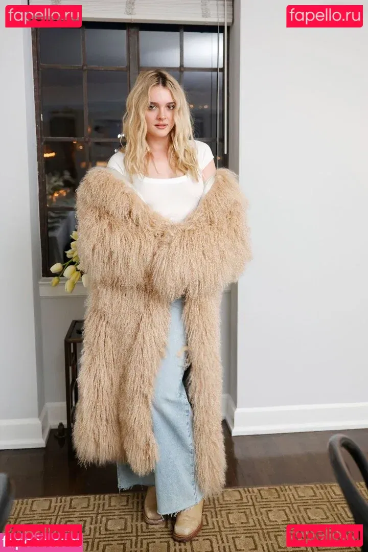 Charlotte Lawrence Onlyfans Photo Gallery 