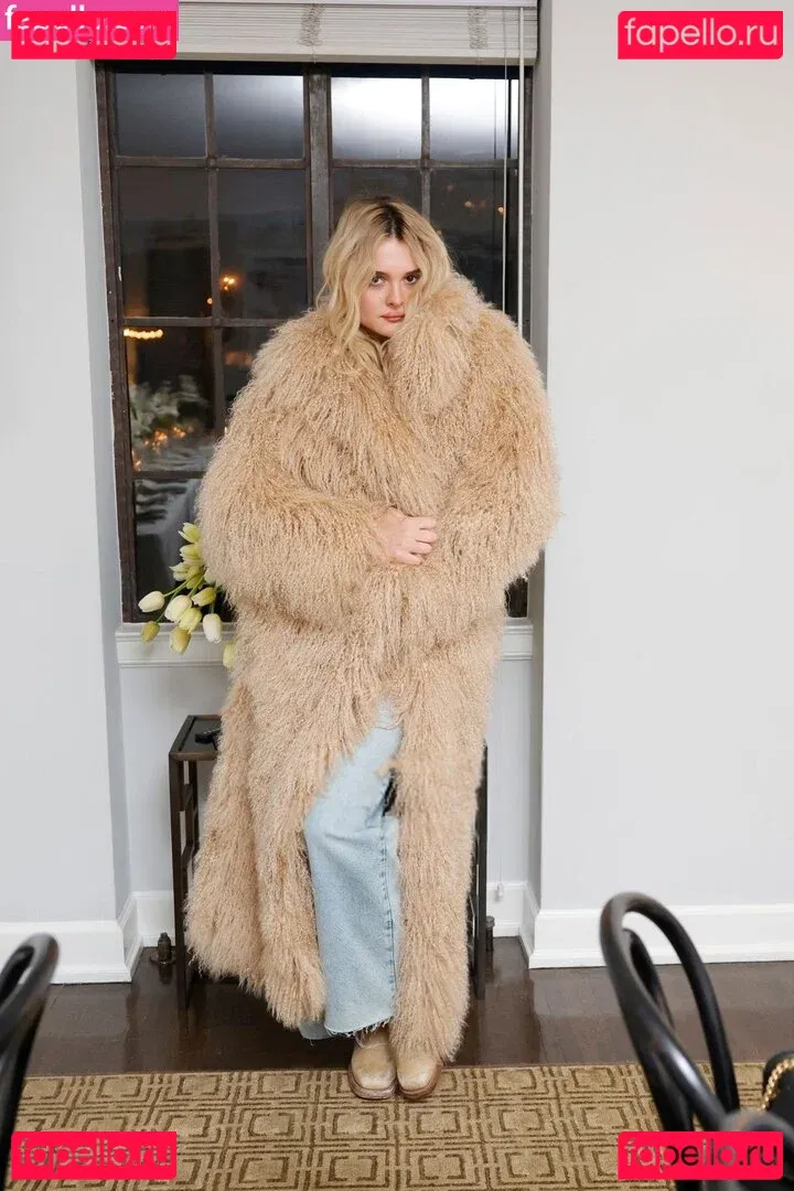 Charlotte Lawrence Onlyfans Photo Gallery 