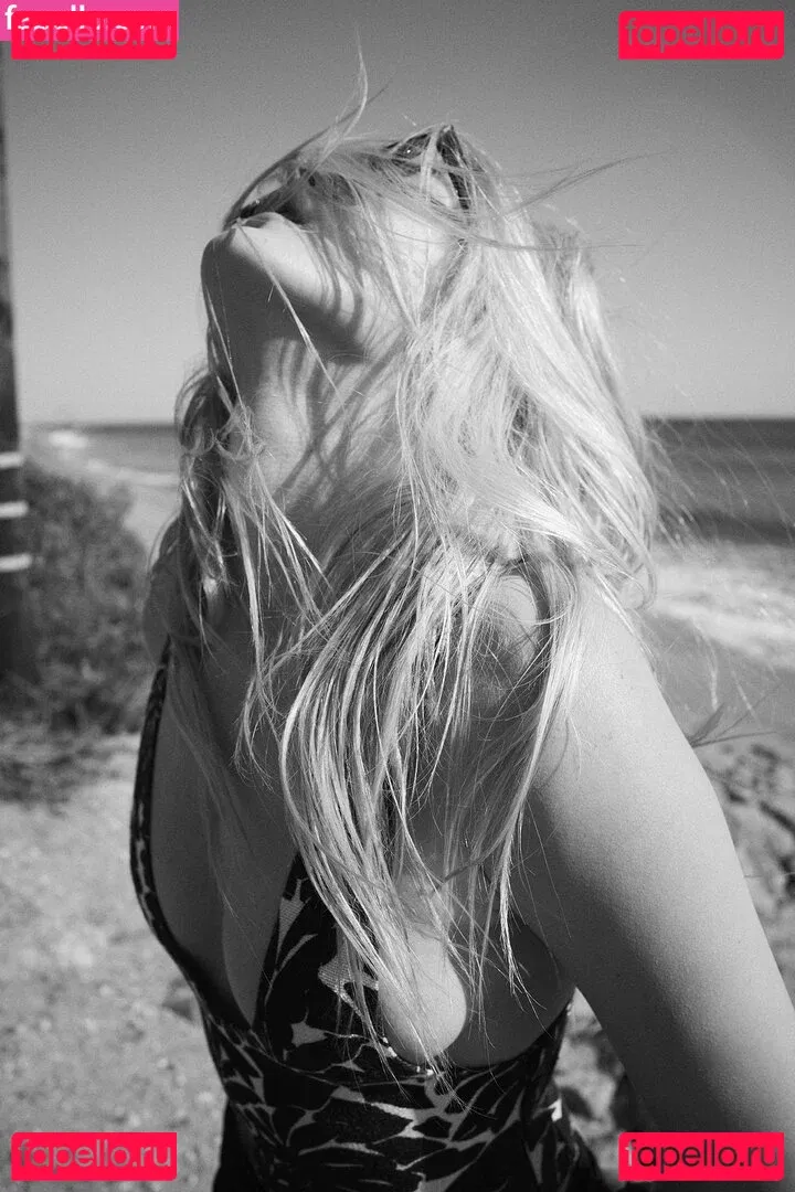 Charlotte Lawrence Onlyfans Photo Gallery 