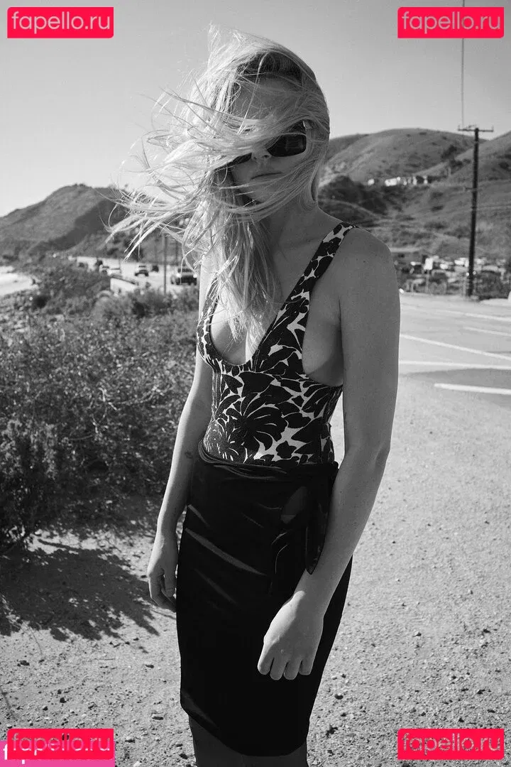 Charlotte Lawrence Onlyfans Photo Gallery 