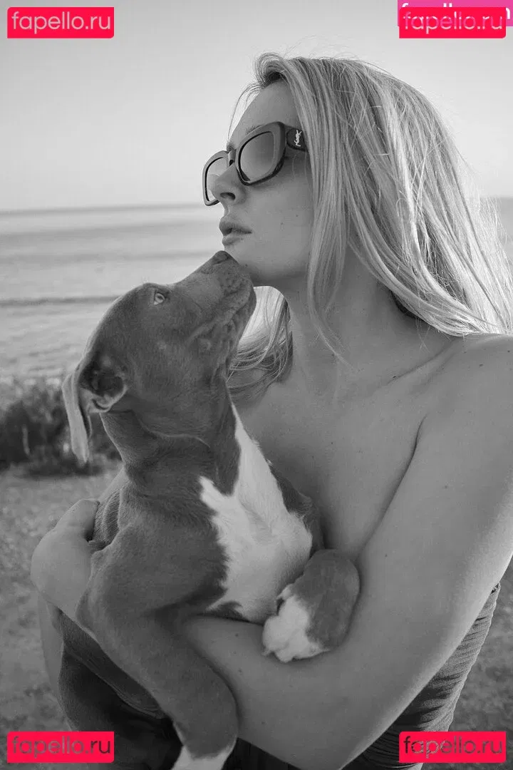 Charlotte Lawrence Onlyfans Photo Gallery 