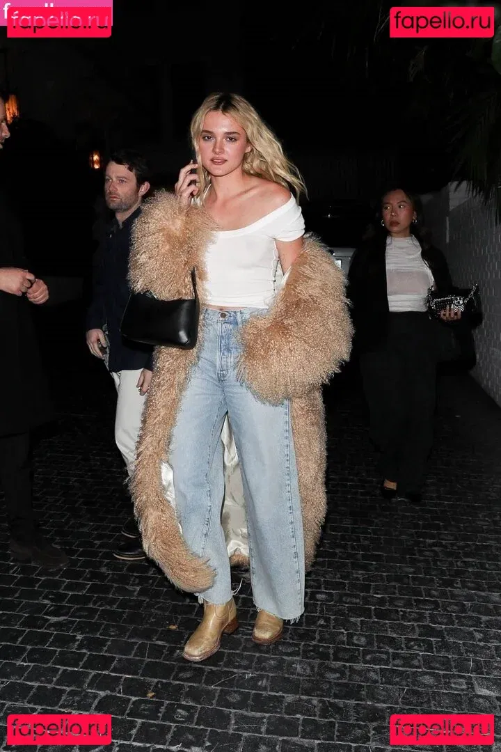 Charlotte Lawrence Onlyfans Photo Gallery 