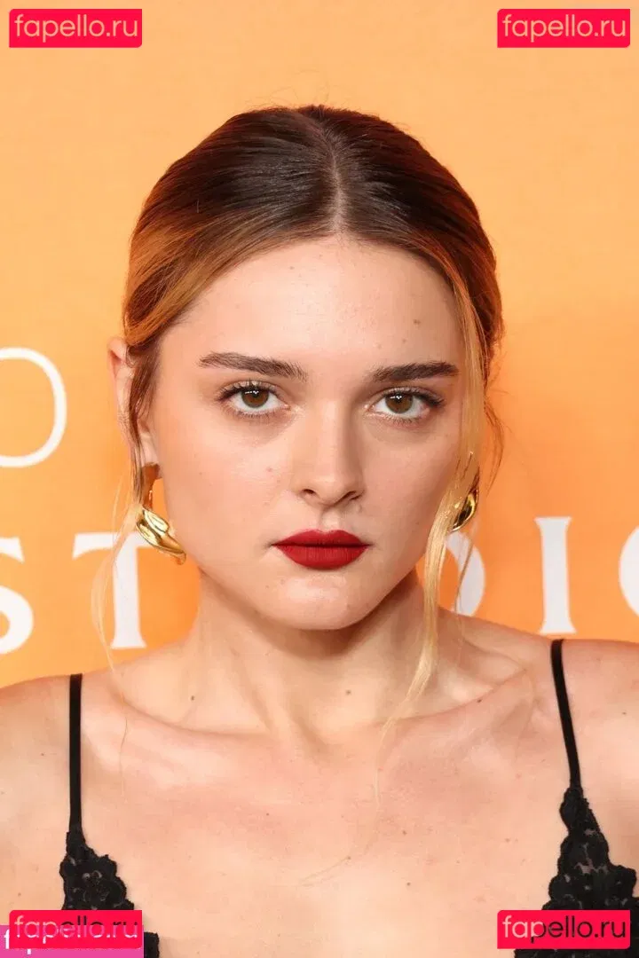 Charlotte Lawrence Onlyfans Photo Gallery 